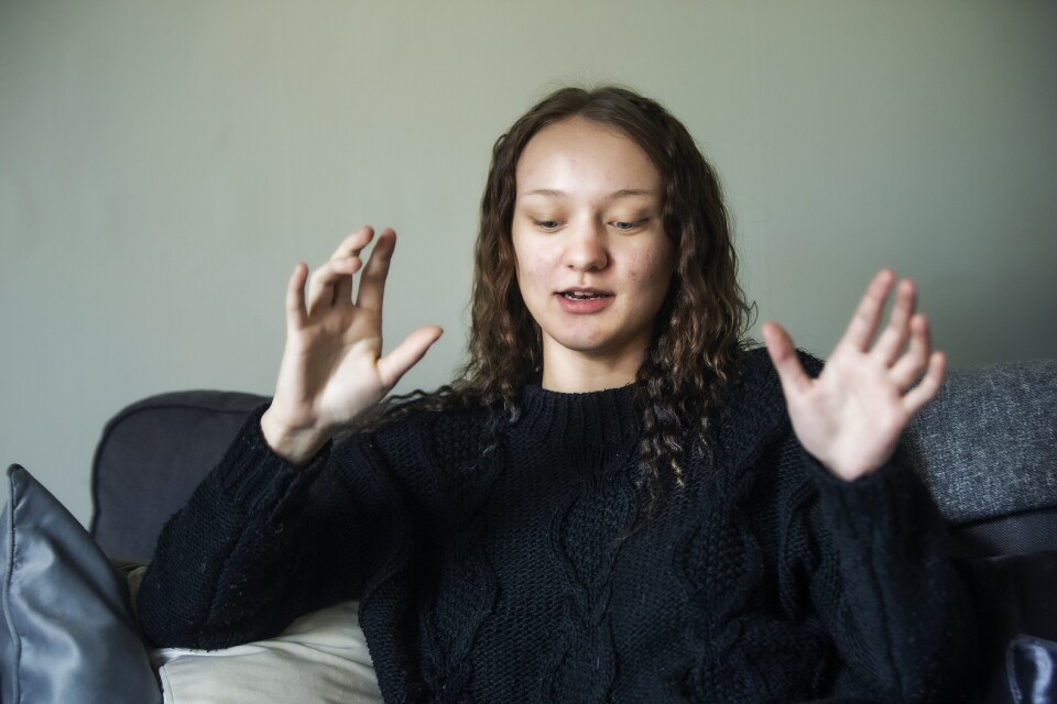 Emma, 20, fick komplikationer efter spruta på Säs: ”Smärtorna är jobbigast”