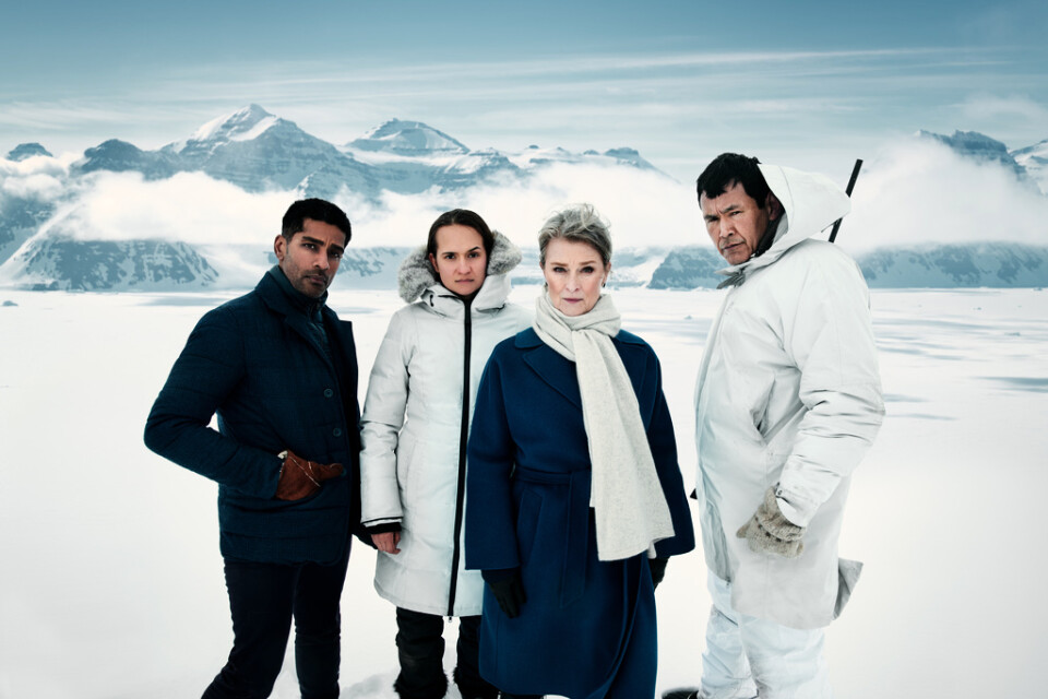 Alexander Karim, Bianca Kronlöf, Lena Endre och Angunnguaq Larsen i kommande "Tunn is". Pressbild.