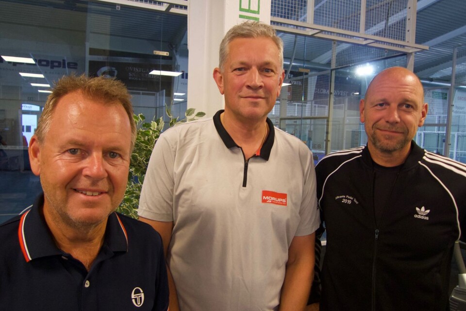 Förre Österspelaren Tommy Berggren omgiven av medspelarna Jan-Åke Lundgren och Anders Ingemarsson.