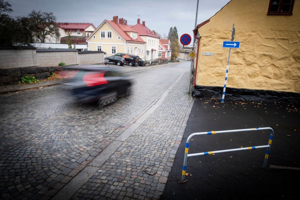 Nu går det att köra in på Tingshusgatan från Västra Storgatan. Det har skapat en bättre och säkrare trafiksituation vid Möllebacksskolan.