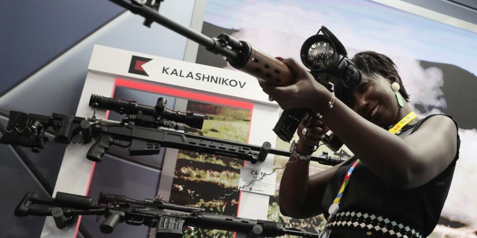 Utställning för vapenföretaget Kalasjnikovs produkter, i samband med ett rysk-afrikanskt toppmöte i Sotji 2019. Vapen är Rysslands största export till Afrika.