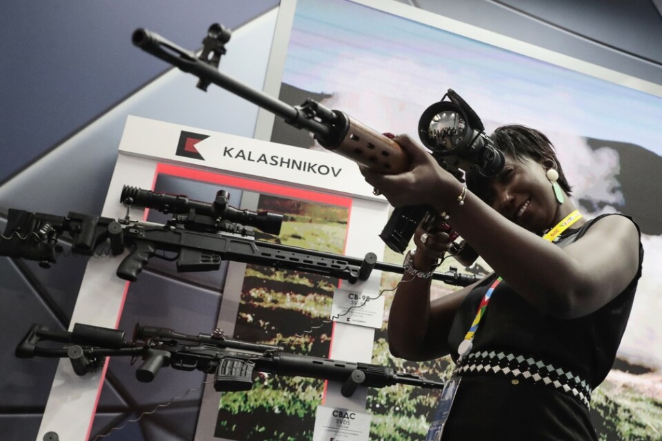 Utställning för vapenföretaget Kalasjnikovs produkter, i samband med ett rysk-afrikanskt toppmöte i Sotji 2019. Vapen är Rysslands största export till Afrika.