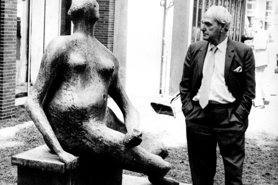 Den brittiske skulpturen Henry Moore var son till en kolgruvearbetare och fick själv ekonomiskt stöd som ung konstnär.