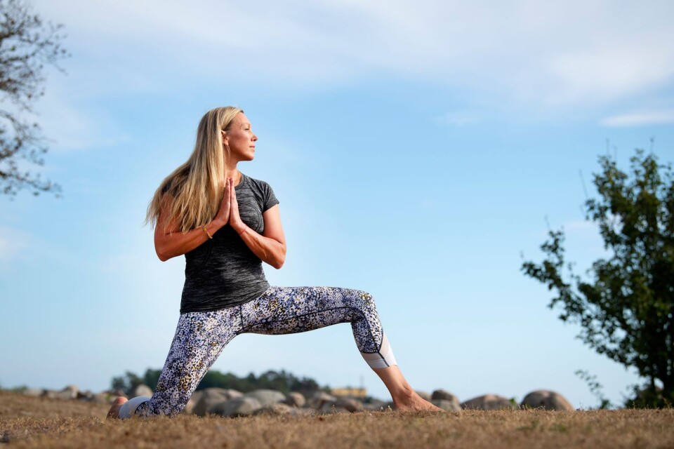 Ulrica Wihlborg som driver Pure yoga tipsar om övningar som får dig att varva ner.