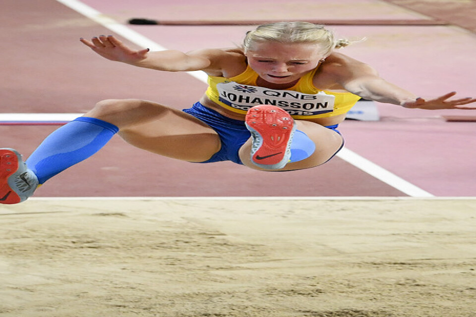 Tilde Johansson i kvalet till damernas längdhopp under friidrotts-VM i Doha.