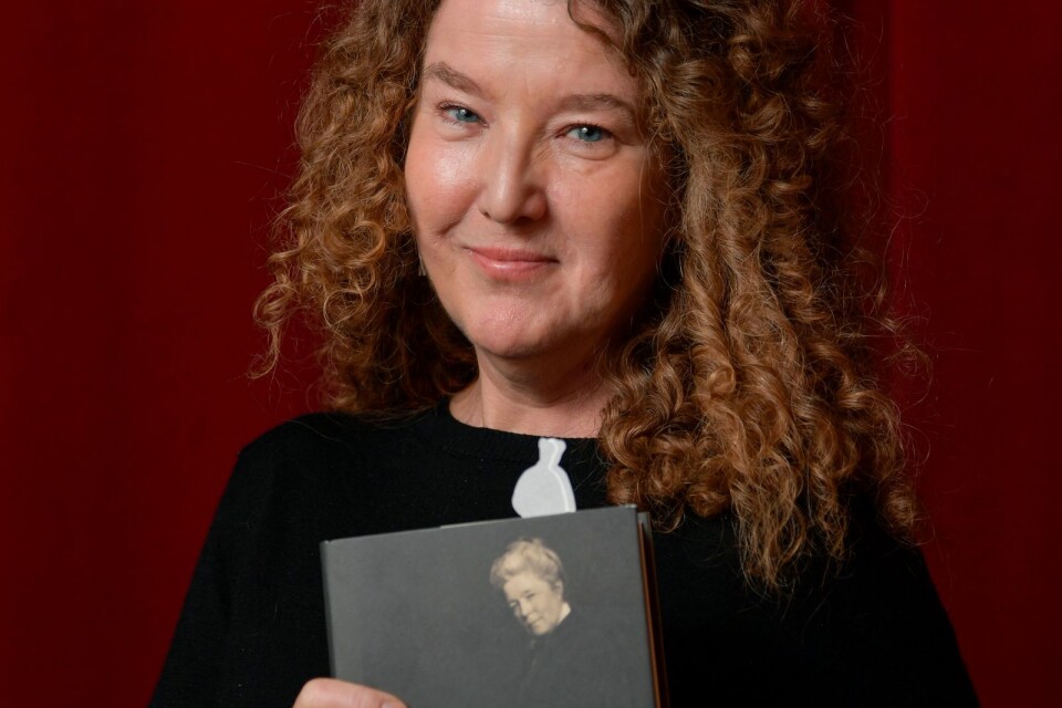 Anna-Karin Palm med boken "Jag vill sätta världen i rörelse. En biografi över Selma Lagerlöf".