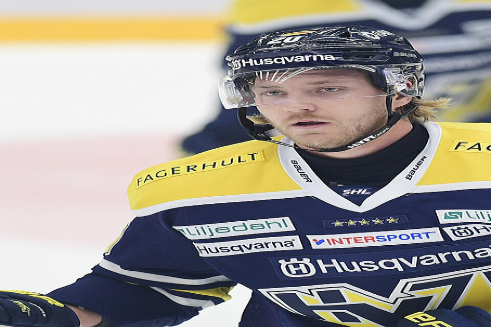 Första målet för HV71 i första hemmamatchen. Linus Sandin bokfördes för 1–0-målet mot Frölunda.