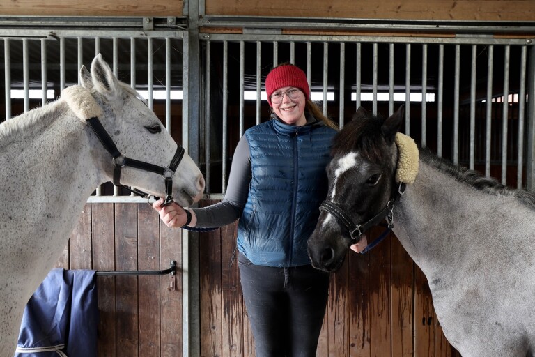 Annika, 25, lever med hästar – drömmer om att hjälpa barn med diagnoser