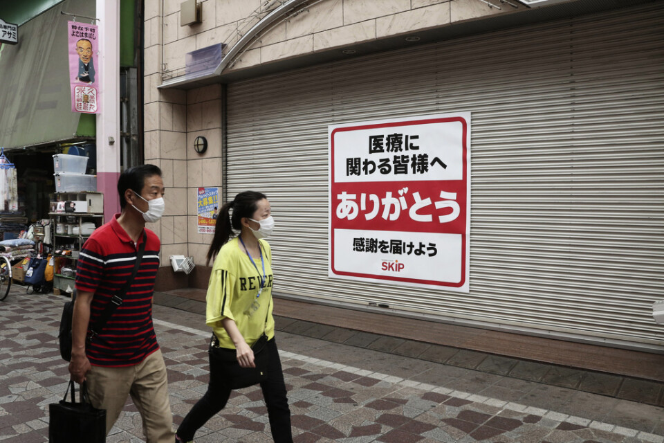 Japan lättar på virusrestriktioner i stora delar av landet.