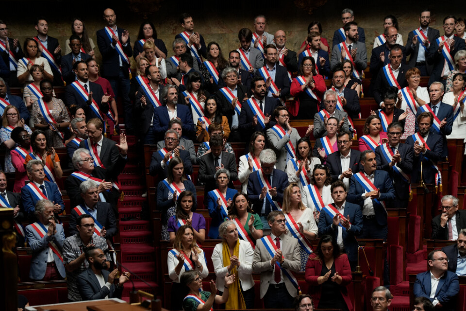 Frankrikes nationalförsamling Assemblée nationale har hållit en tyst minut med anledning av attacken i Annecy.
