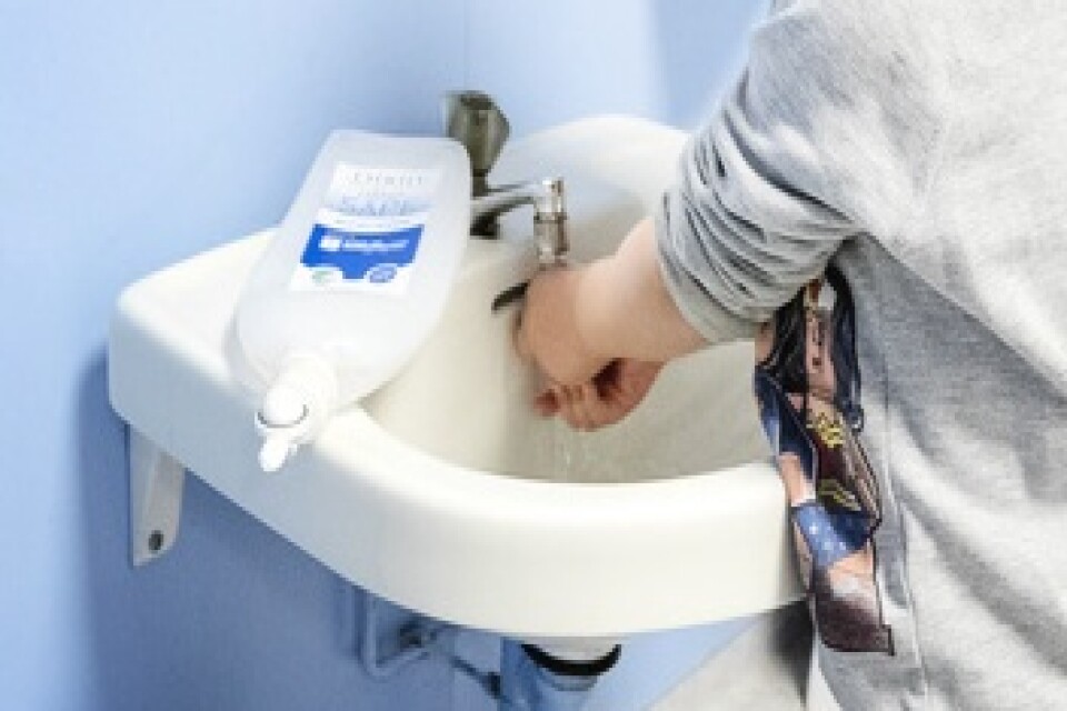 Tvätta händerna – ett tips som gäller alla åldrar. Arkivbild.