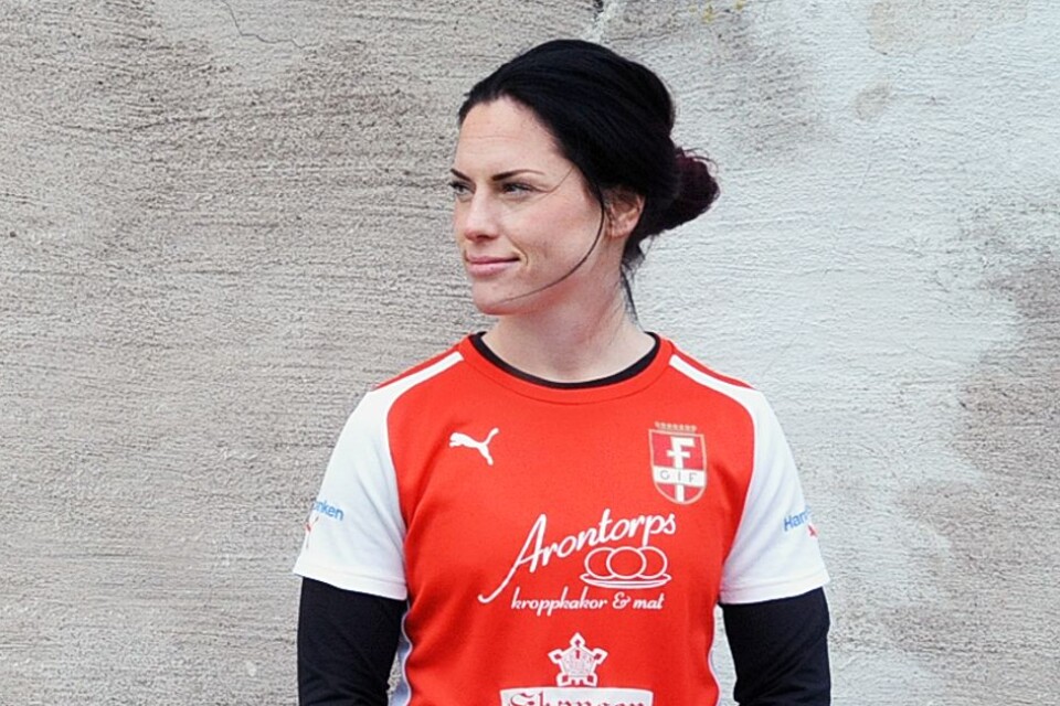 Efter flera år av skador så kunde nyförvärvet Lisa Malmström spela hela förra säsongen med Färjestaden. Nu är 28-åringen på väg tillbaka efter ny ljumskproblematik.