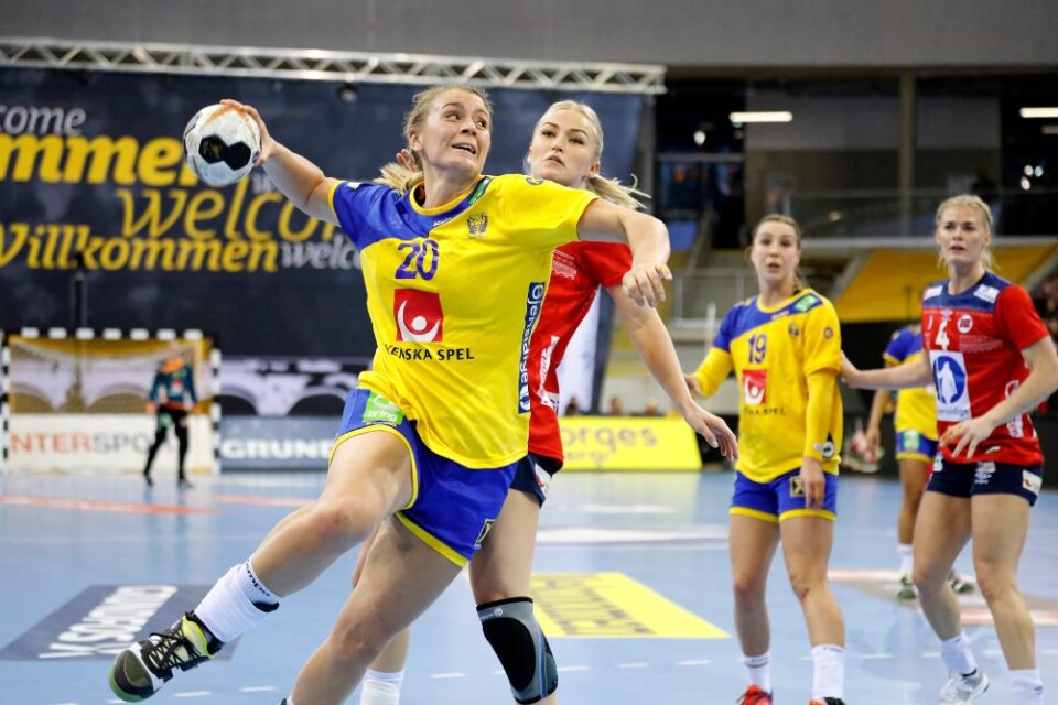 Det skulle inte vara möjligt. Varför inte, tänkte Sverige, och besegrade Norge i handbolls-VM, 31-28 (16-18) - en liten bragd som ger Slovenien i åttondelsfinal - Det smakar väldigt bra, säger Isabelle Gulldén, som styrde och ställde som bara hon kan.