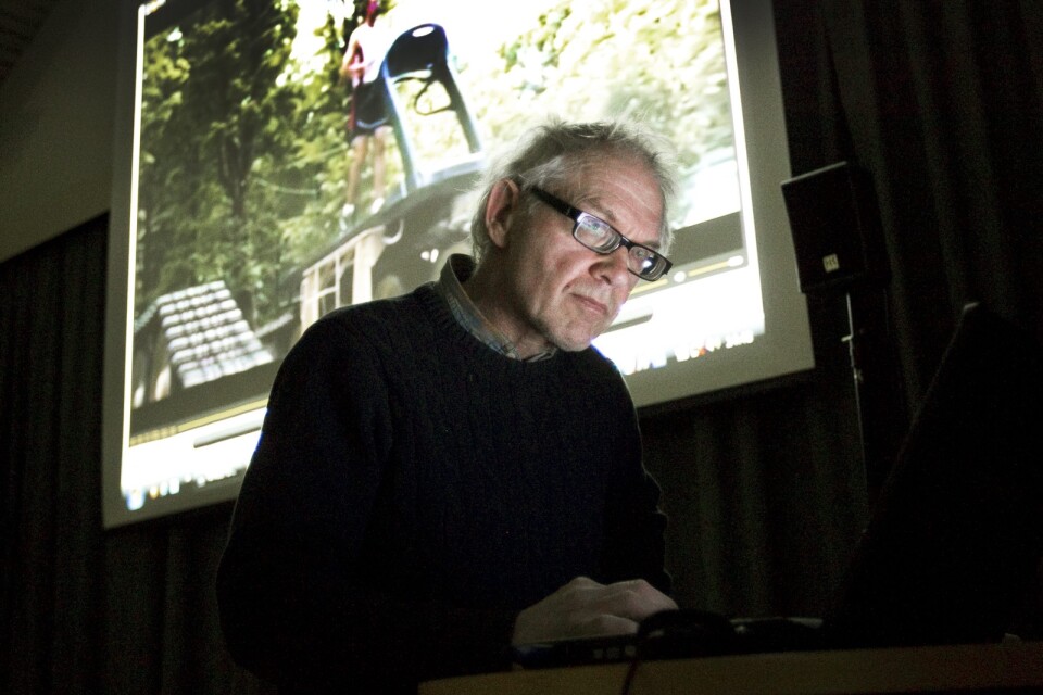 Lars Vilks under en föreläsning.