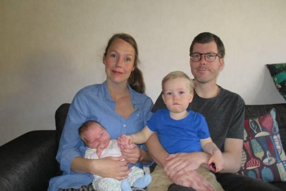 Sofia Sahlander och Adam Jönsson, Stockholm, fick den 9 april en dotter, Signe, som vägde 3720 g och var 48 cm lång. Syskon: Olle. Adam kommer från Karlshamn.