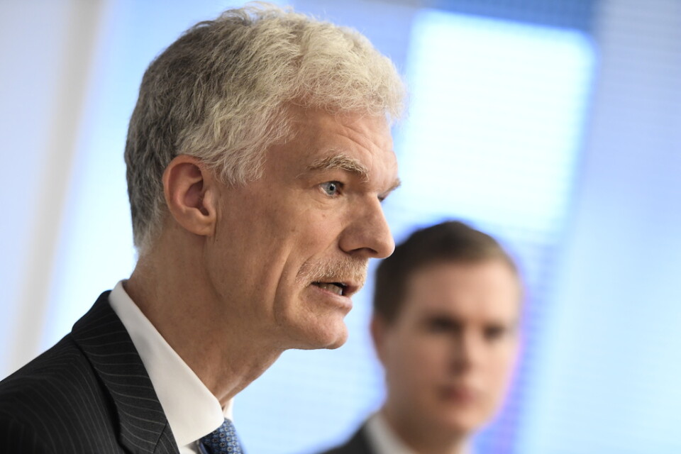 OECD:s utbildningsdirektör Andreas Schleicher vid ett tidigare besök i Stockholm. I bakgrunden dåvarande utbildningsminister Gustav Fridolin (MP).