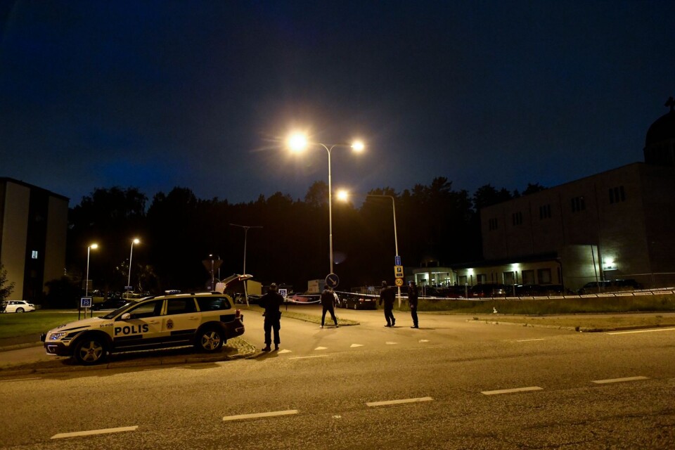 Polisinsats vid Rymdtorget i Bergsjön i Göteborg efter skottlossning i området, 2017.
