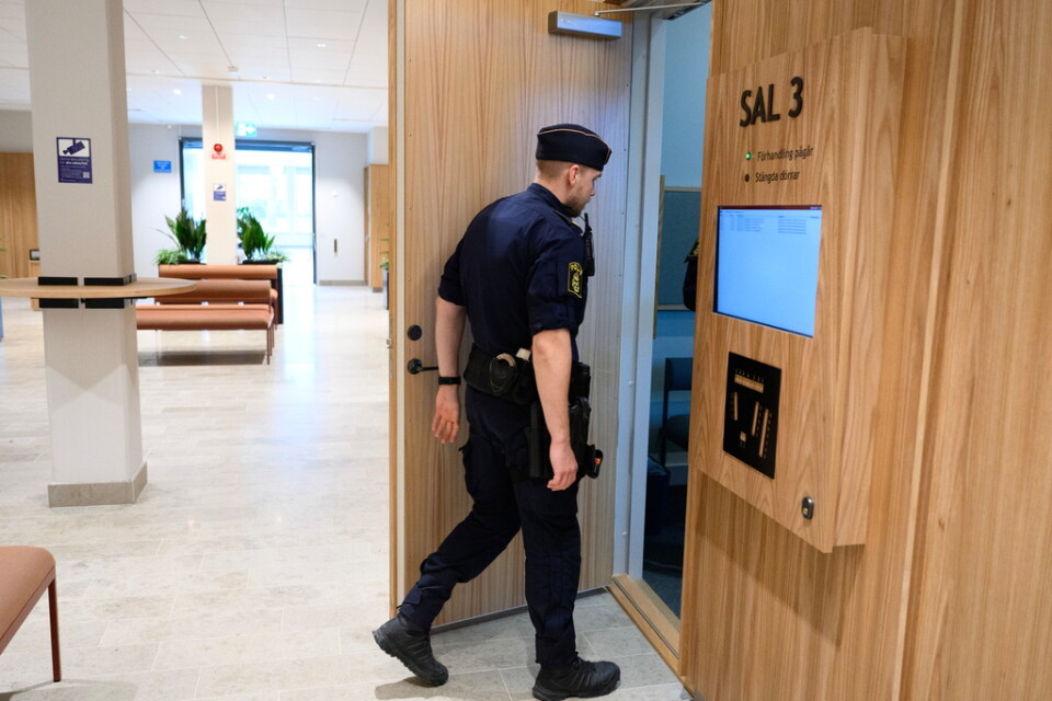 Eskilstuna tingsrätt höll häktningsförhandlingar i ärendet under långfredagen.