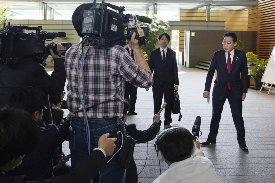 Japans premiärminister Fumio Kishida mötte ett pressuppbåd efter Nordkoreas robottest.