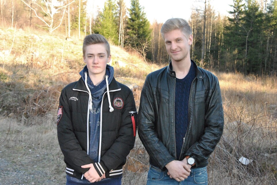 Blott 15-årige Isac Ahlqvist blev i helgen JSM-mästare i pistolskytte. Hans fem år äldre klubbkamrat Oscar Nilsson vann själv guld i sitt första svenska mästerskap som senior. FOTO: JAN RYDÈN