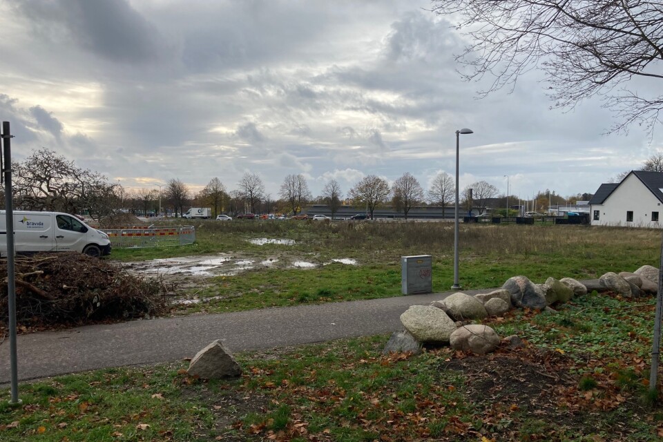 På den här tomten närmast Malmövägen i Trädgårdsstaden ska det byggas ett äldreboende, men det är ännu oklart när och vilken omfattning och i vems regi.
