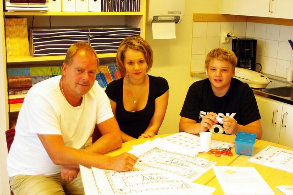 Läraren Pelle Mejryd och eleverna Linda Karlsson och Robin Svensson är nöjda med Sommarskolan.