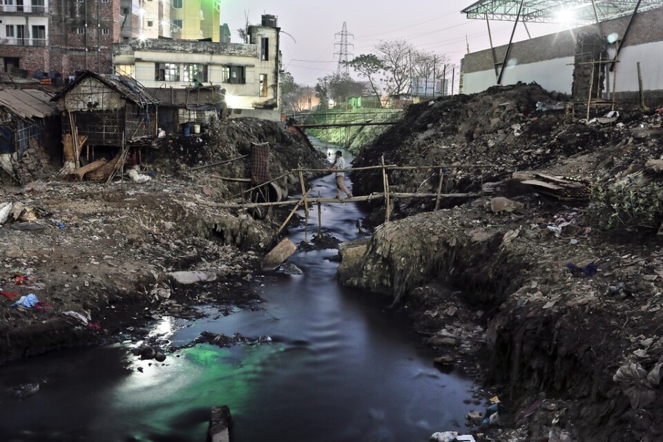 Vattendragen i Bangladeshs huvudstad Dhaka räknas till världens mest förorenade. Nu får de juridiska rättigheter. Arkivbild.