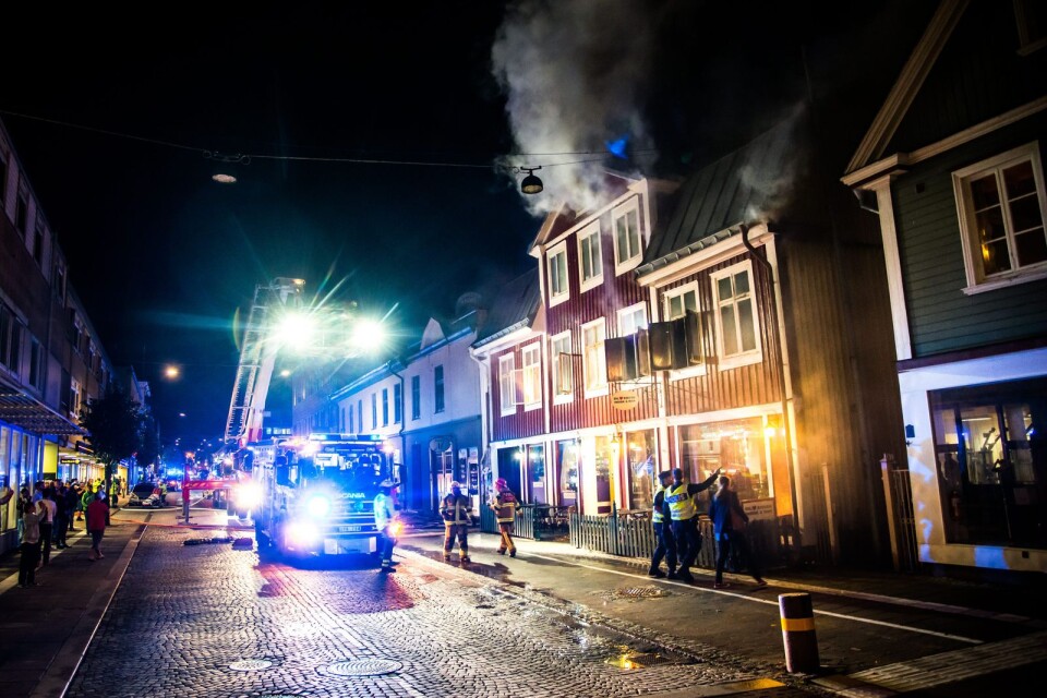 Branden på Kungsgatan den 22 september 2015 fick ett våldsamt förlopp och flera personer fick räddas med hjälp av räddningstjänstens stegbil.