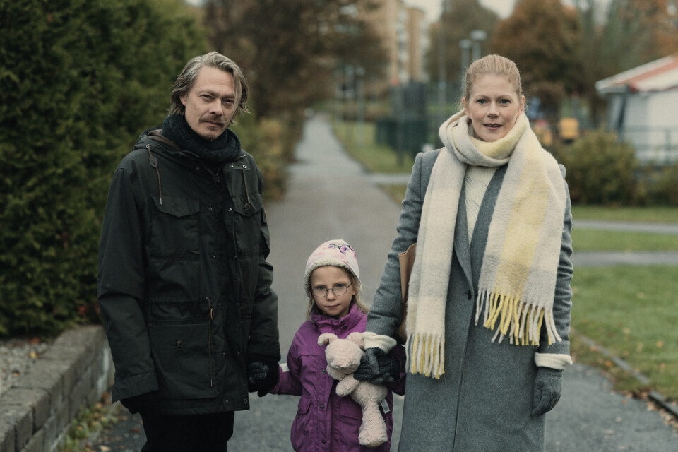 Kristoffer Joner, Maja Svärd och Hanna Alström gör huvudrollerna i "Maskineriet". Pressbild.