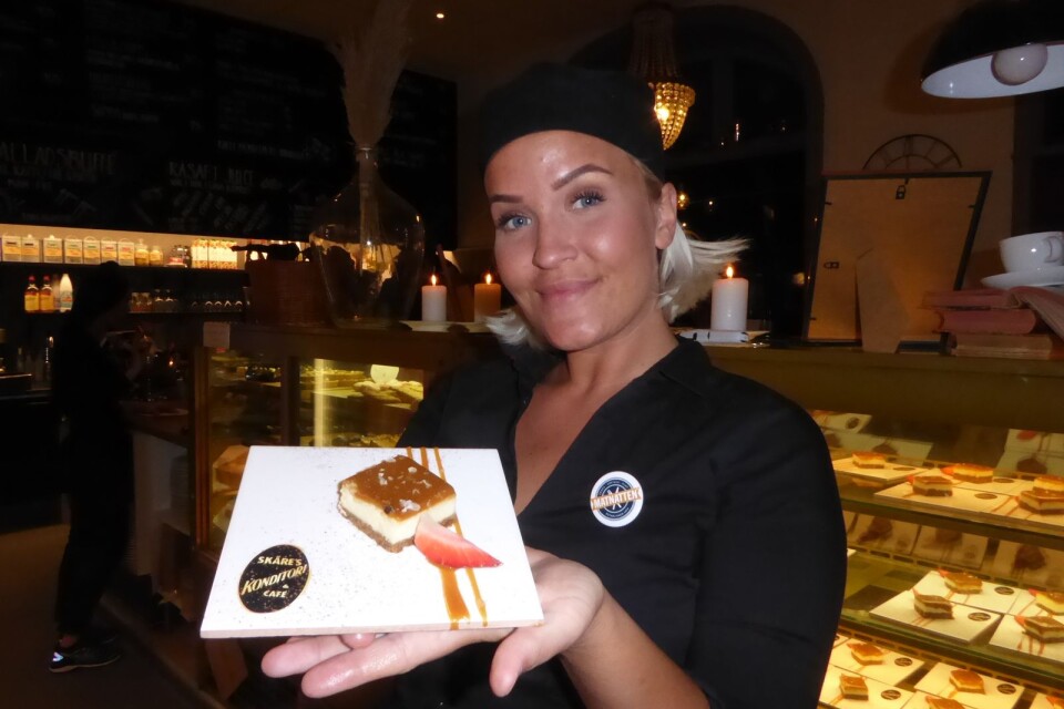 Vi bjuder på vår specialitet Cheesecake, berättade Linnea Rosenqvist på Skåres konditori