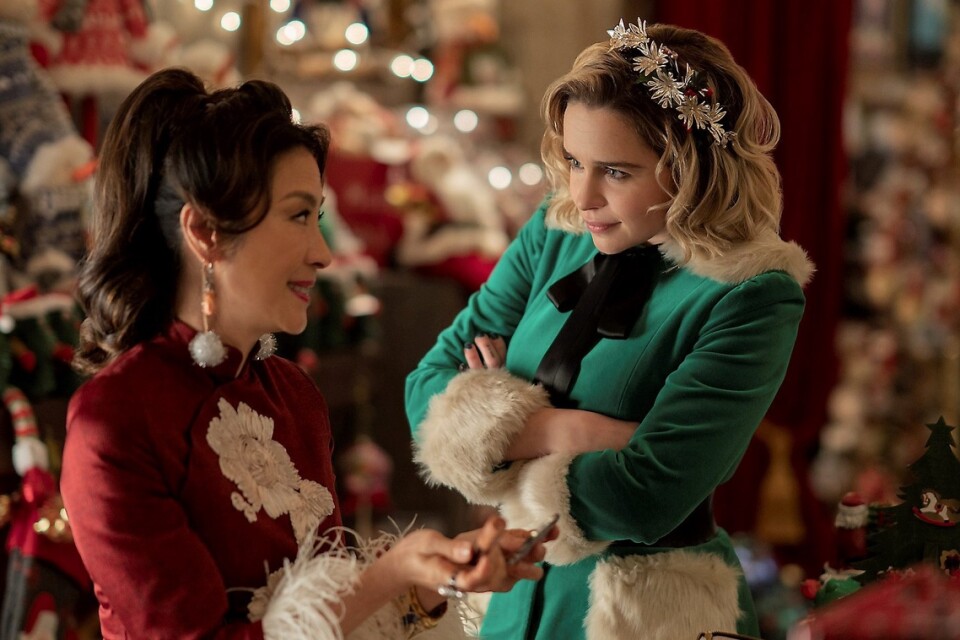 Michelle Yeoh och Emilia Clarke i Last Christmas. Foto: Jonathan Prime/Universal Pictures via AP