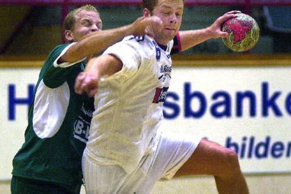 IFK:s nyförvärv från Stavsten Pär Karlsson gör ett av sina fyra mål i träningsmatchen mot Bromölla. BILD: BOSSE NILSSON