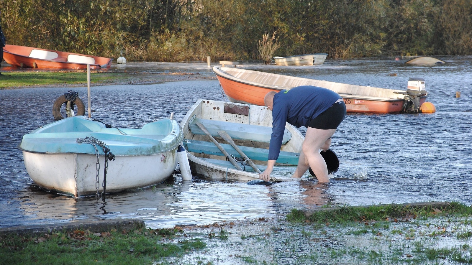 De senaste dagarna har många fått rädda sina båtar. 			             foto: arkiv