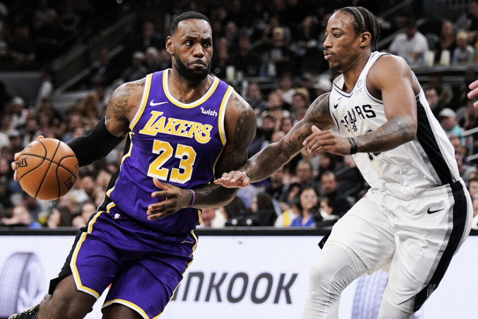 Los Angeles Lakers LeBron James utmanar San Antonios DeMar DeRozan.