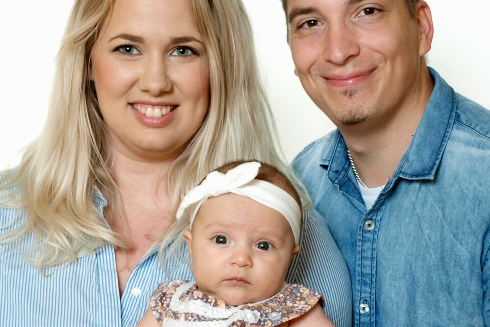 Pernilla och Claes Juto, Kalmar, fick den 19 maj en dotter som heter Ronja. Vikt 3 568 g, längd 50 cm.