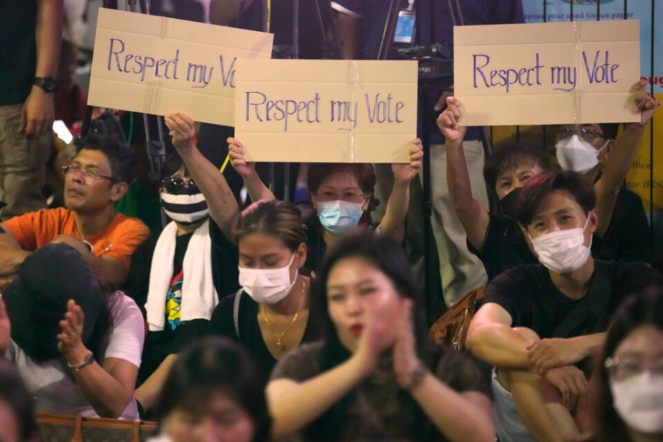 Anhängare till partiet Kao Klai demonstrerar i Bangkok på onsdagen. Nu befaras nya, stora protetster i landet.