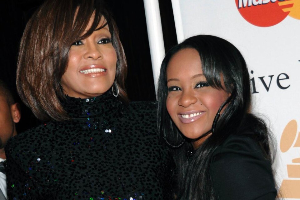 På lördagen hölls begravningen för Whitney Houstons och Bobby Browns dotter Bobbi Kristina Brown i en kyrka i Atlanta i delstaten Georgia. Ceremonin var stängd för allmänheten och endast familjen närvarade. Ett stort antal fans stod dock utanför polisen