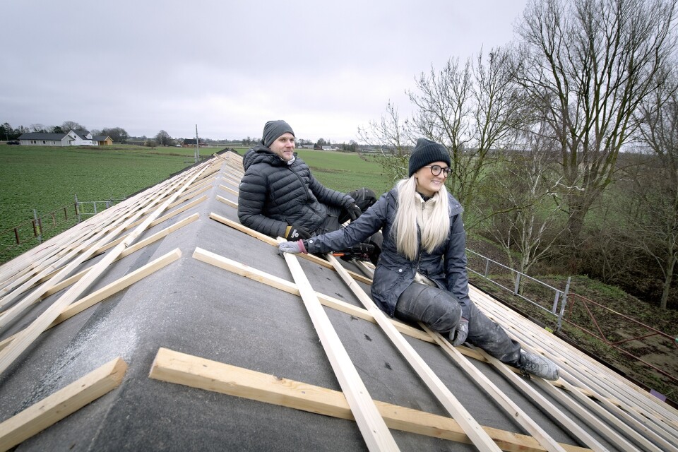 Senast Kb/NSk besökte Josefine Werngren och Jens Johnsson höll de på att lägga taket på sitt drömhus.