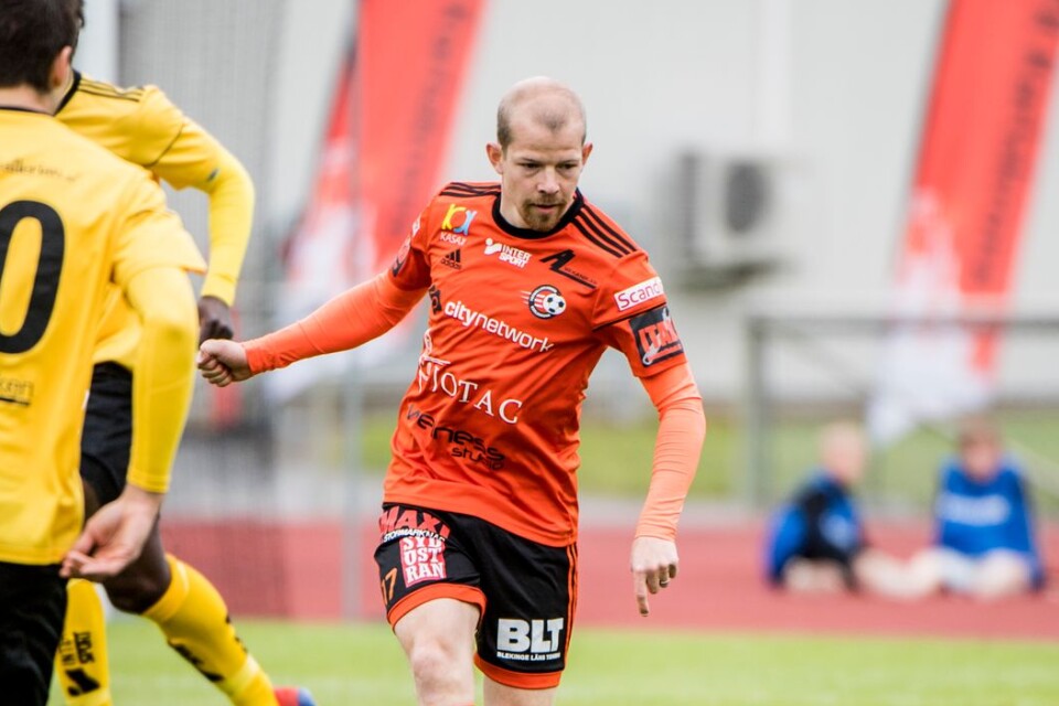 Jonas Lantto förlänger med FK Karlskrona.