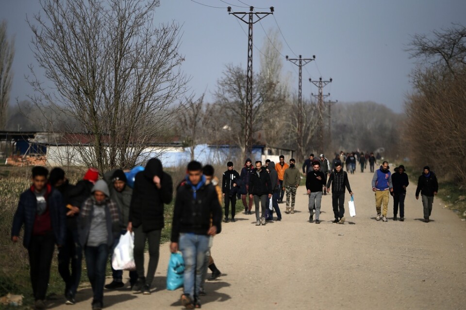 Migranter och flyktingar i turkiska Edirne, nära gränsen mot Grekland, på måndagen.