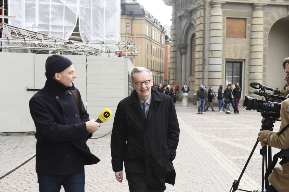 Anders Olsson, svenska akademiens tf  ständige sekreterare, anländer till Stockholms slott.