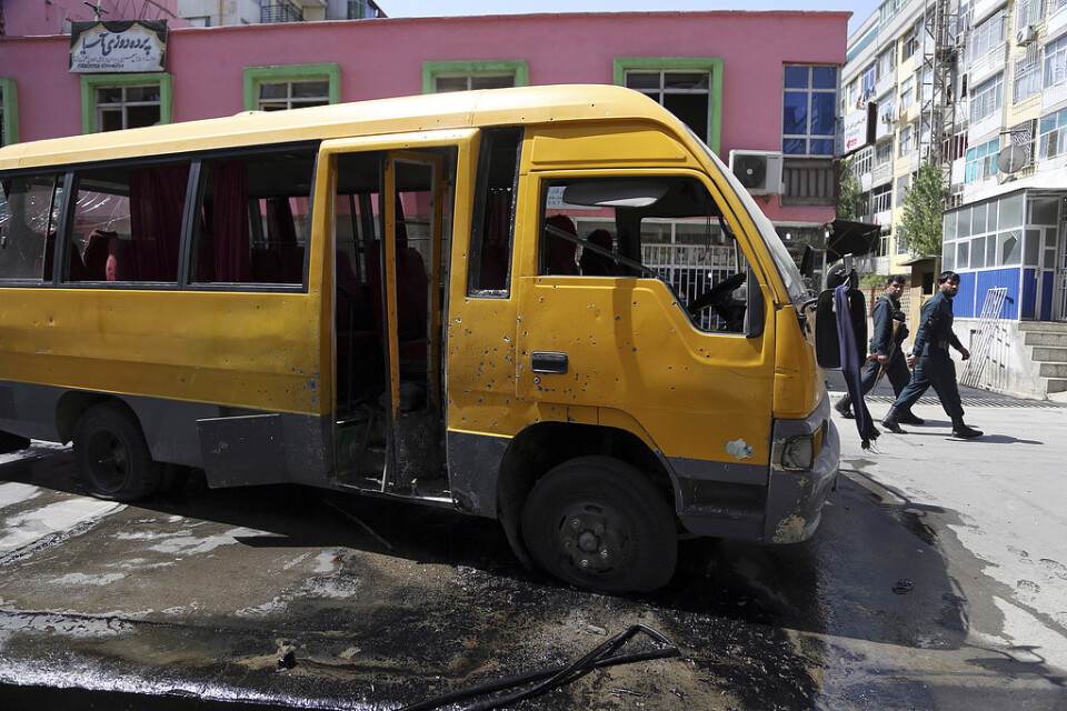Den buss som var målet för det första av söndagens fyra bombdåd i Afghanistans huvudstad Kabul.