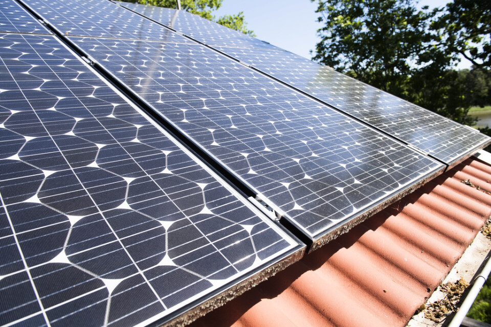 Energimarknadsinspektionen får in fler klagomål om långa anslutningstider från hushåll med nya solpaneler. Arkivbild.