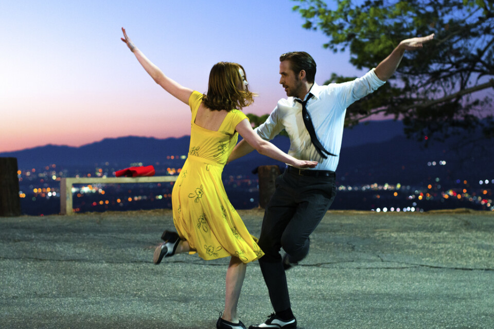 Ryan Gosling och Emma Stone i "La la land" – en av decenniets bästa filmer, enligt TT:s filmkritiker. Pressbild.