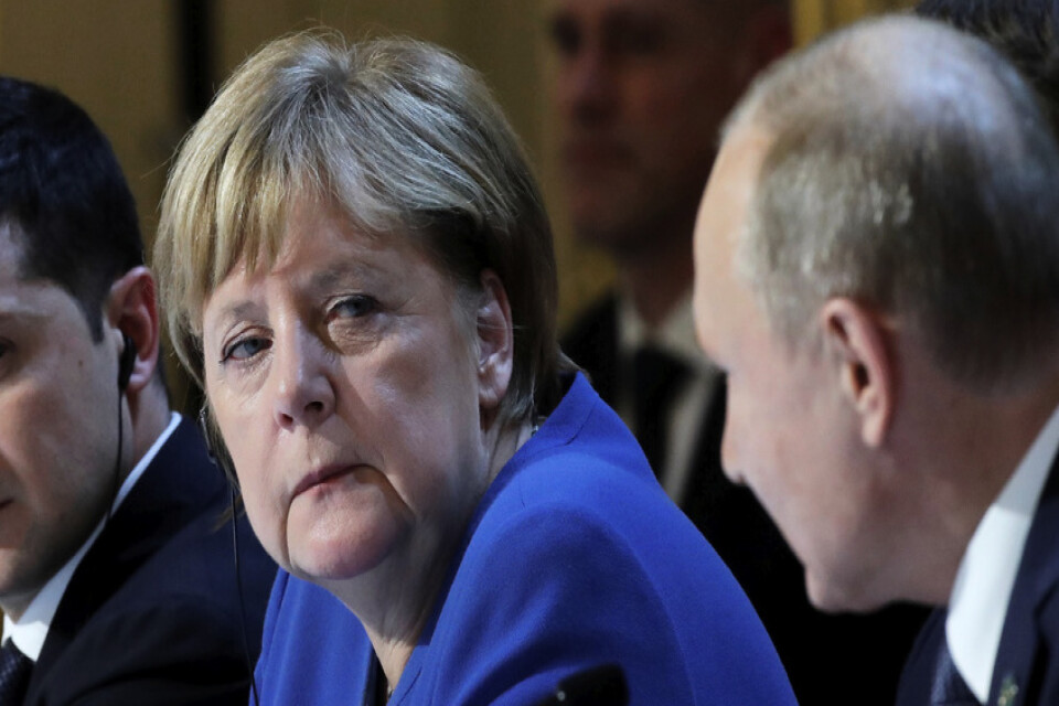 Tyskland ifrågasätter ryska uppgifter om offret för ett uppmärksammat mord i Berlin. Tysklands förbundskansler Angela Merkel träffade Rysslands president Vladimir Putin (till höger) tidigare i veckan.