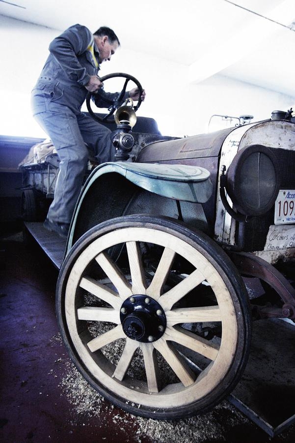 Tommy Lindbergs äldsta bil, en Medominee från 1914. Foto Tomas Karlsson