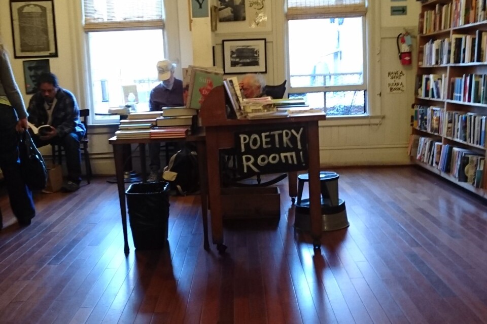 Det poetiska rummet inne på City Lights Books i San Francisco, USA.
