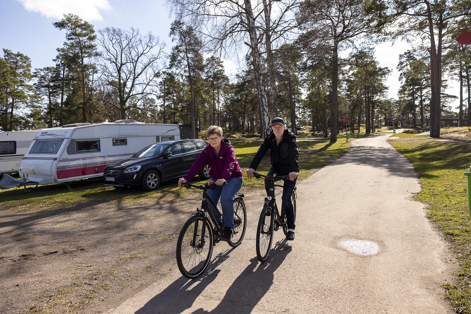 Jessica och Thomas Olsson har alltid med sig sina cyklar så att de lätt kan ta sig runt i omgivningarna.