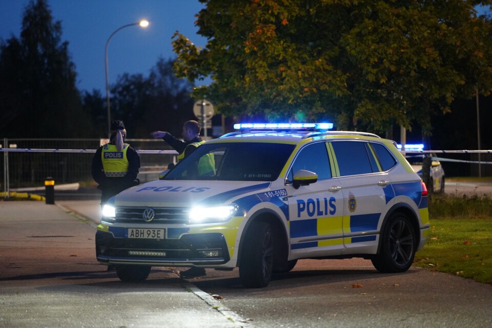 Polis på plats efter mordet på en 23-årig man på Sommarvägen i Växjö den 8 oktober.