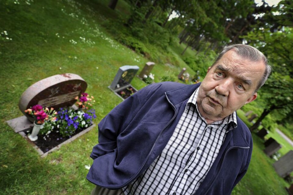 Vilhelm Lundin förstår inte hur någon klarar att stjäla blommor på en barngrav för att sätta på dessa på en egen anhörigs grav.